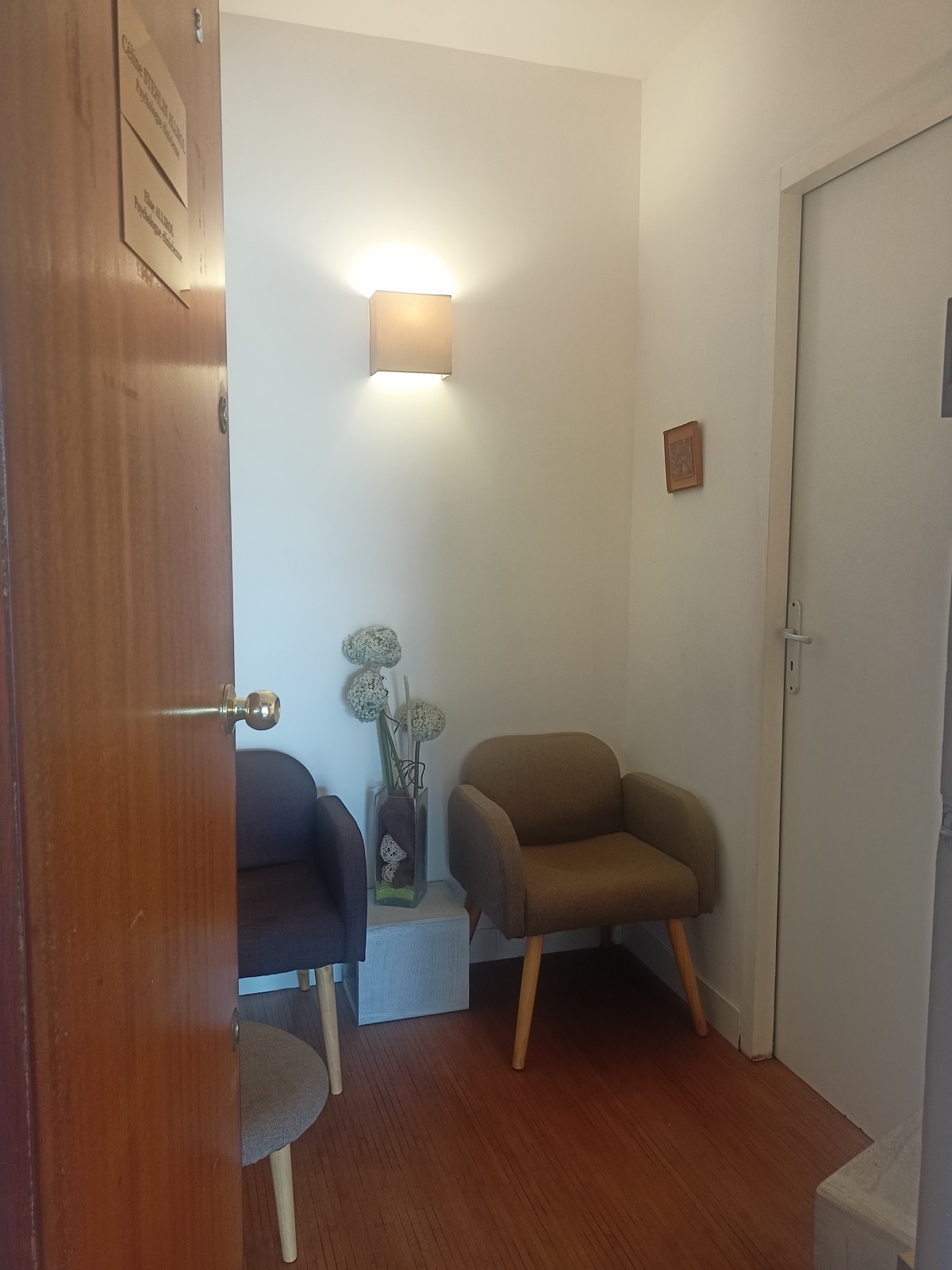 Le cabinet de Céline Stehlin Allirol à Nîmes : salle d'attente